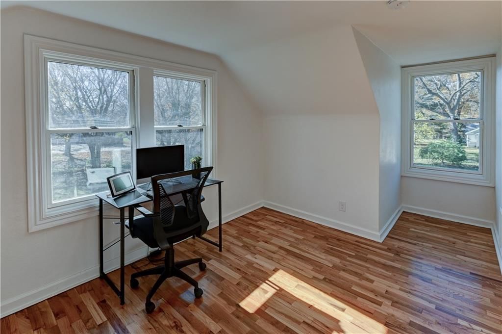 2326 Harvard Avenue — photo 32