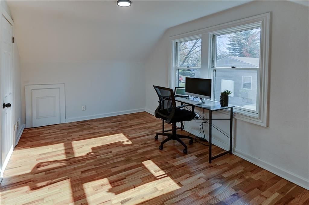 2326 Harvard Avenue — photo 33