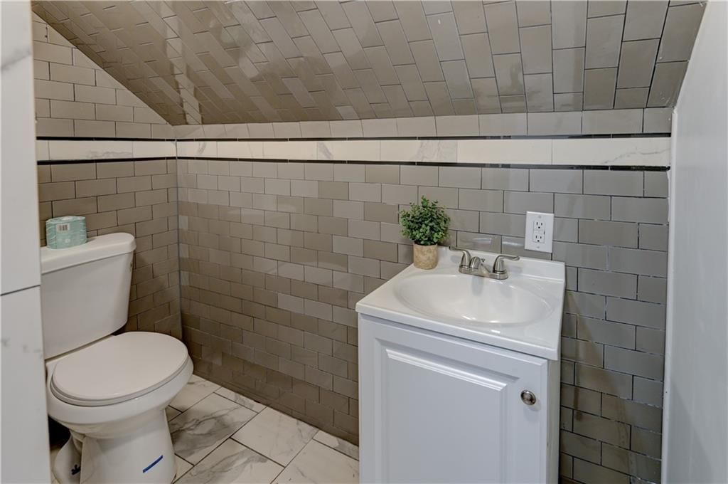 2326 Harvard Avenue — photo 35
