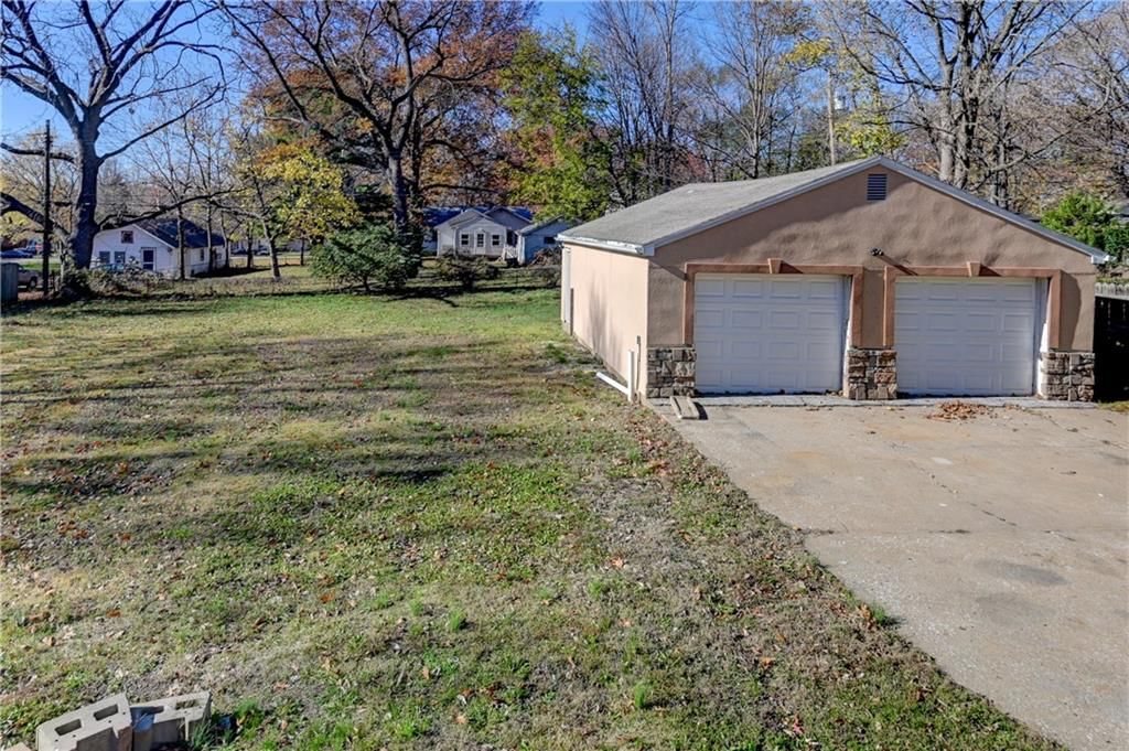 2326 Harvard Avenue — photo 45