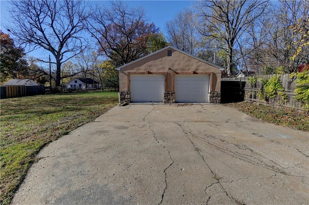 2326 Harvard Avenue — photo 54