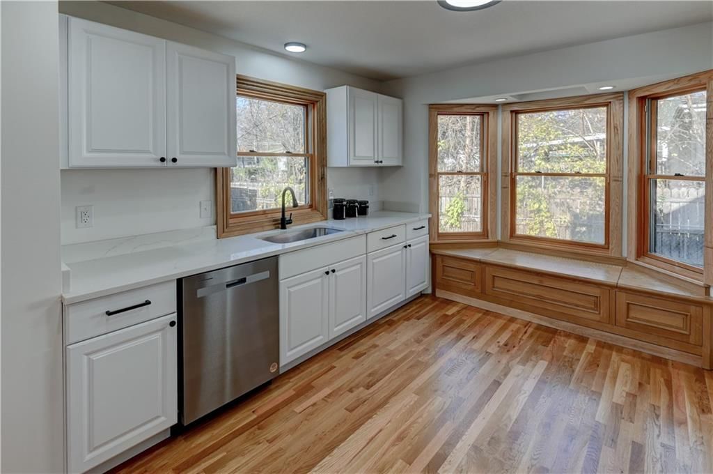 2326 Harvard Avenue — photo 8