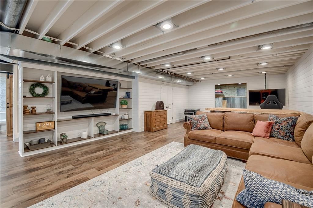 9009 N Hunter Avenue — photo 44