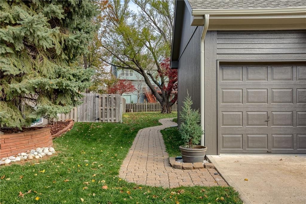 9009 N Hunter Avenue — photo 6