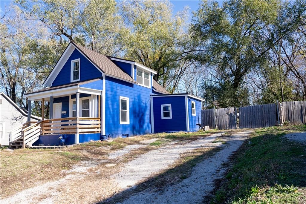 825 S Delaware Street — photo 2
