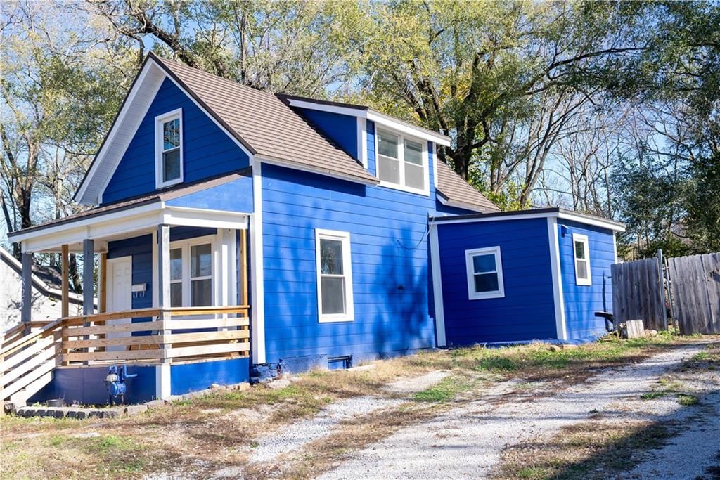 825 S Delaware Street — photo 4