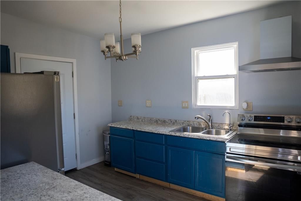825 S Delaware Street — photo 7