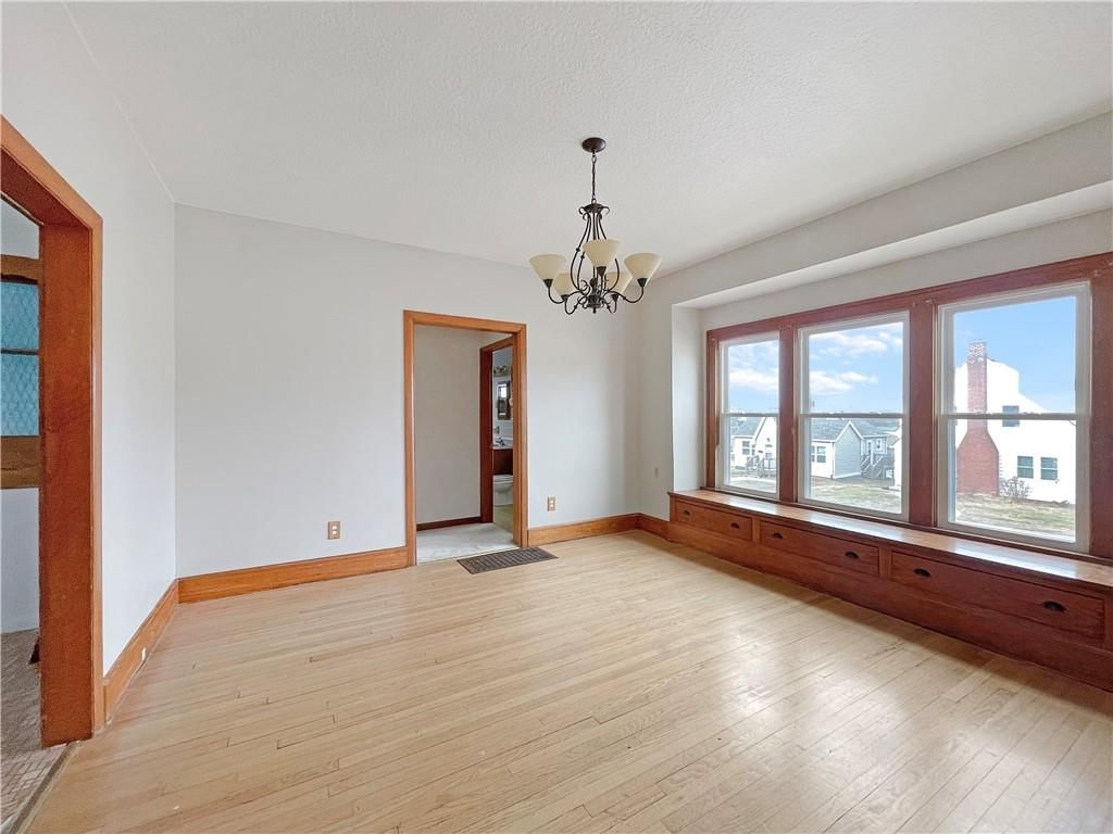 2100 N Elm Street — photo 8