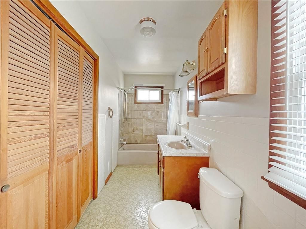 2100 N Elm Street — photo 10