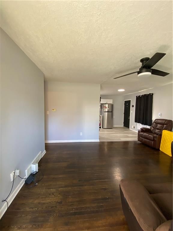 407 S Hocker Avenue — photo 2