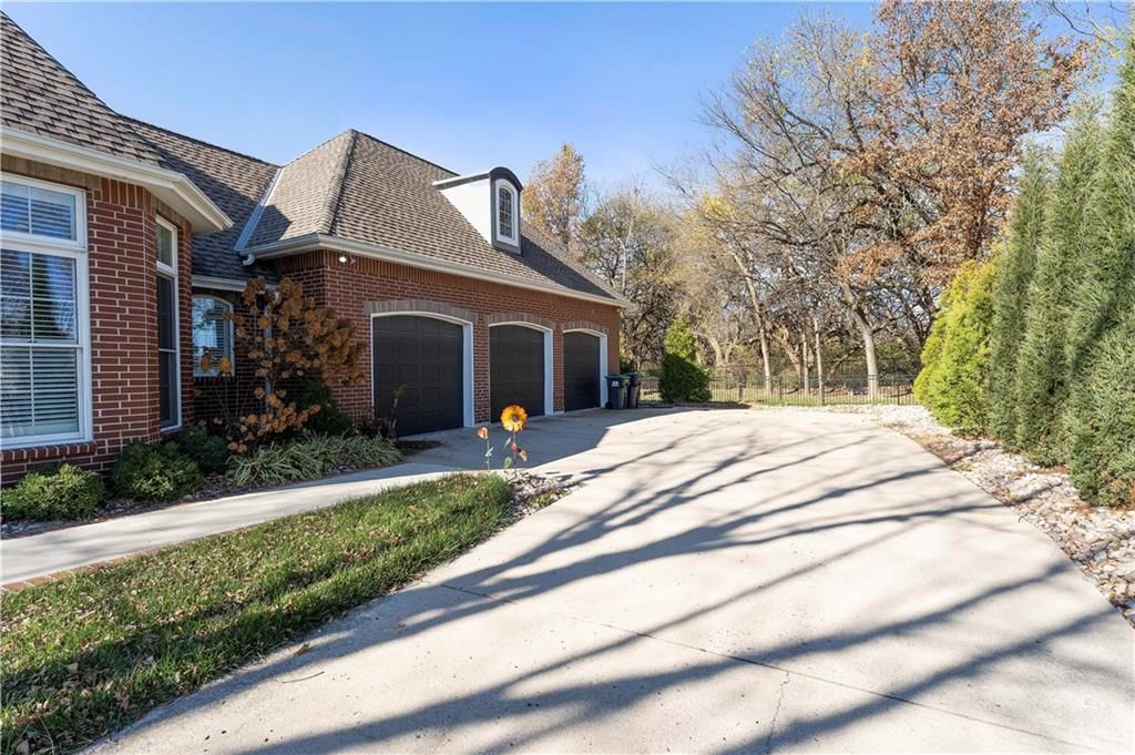 200 SE Hackamore Drive — photo 5
