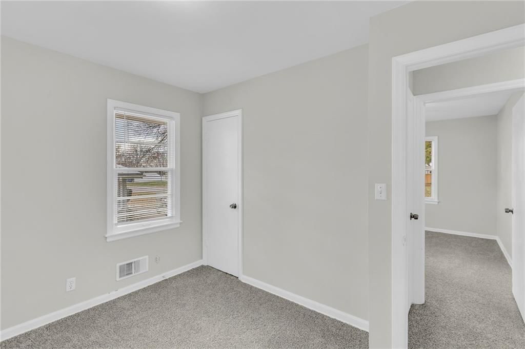 10117 White Avenue — photo 17