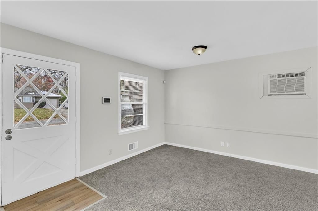 10117 White Avenue — photo 5