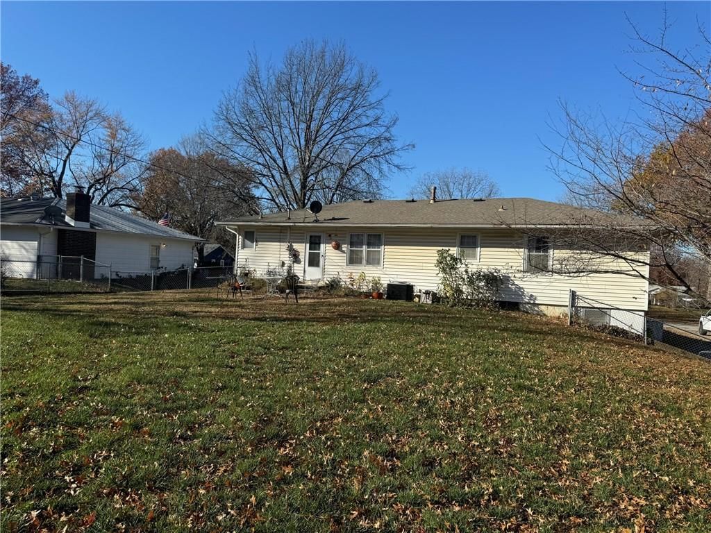 1401 S Edgevale Street — photo 18