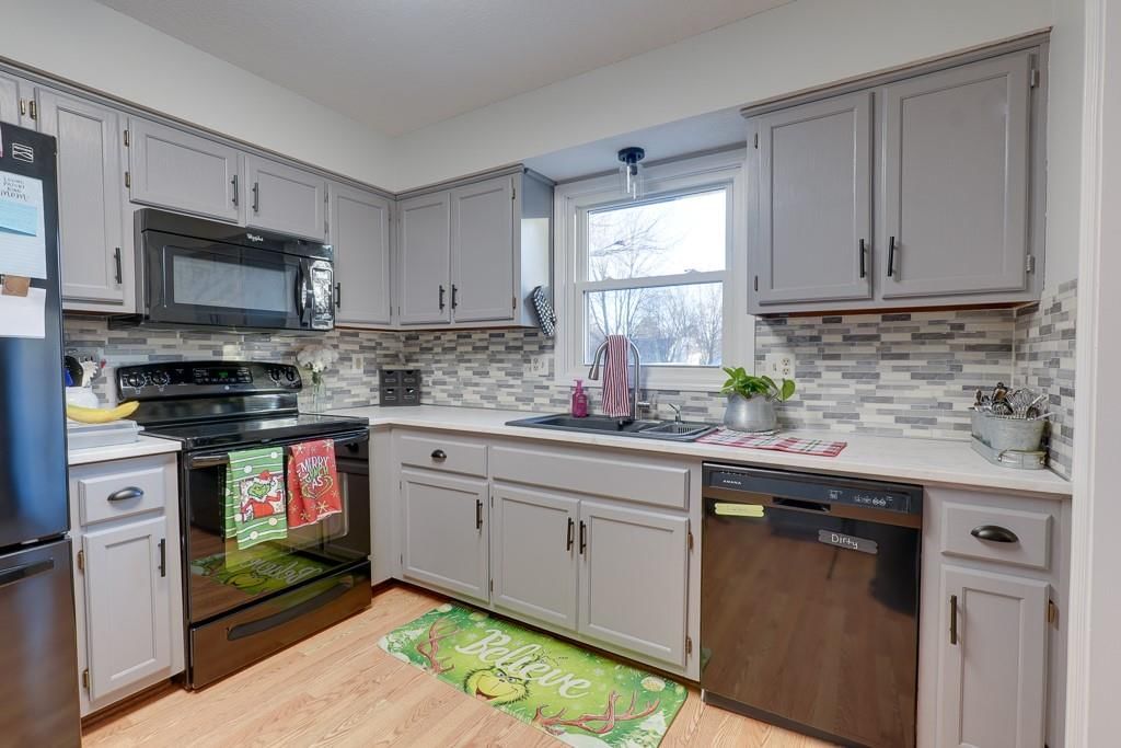 513 S Willow Drive — photo 2