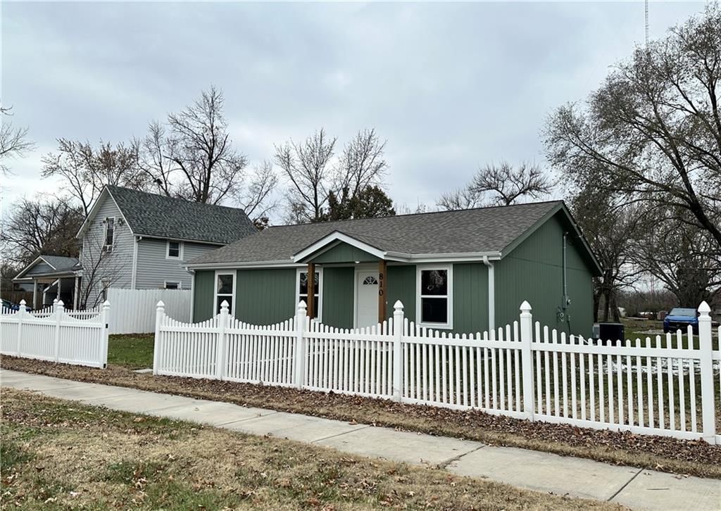 810 N Locust Street — photo 2