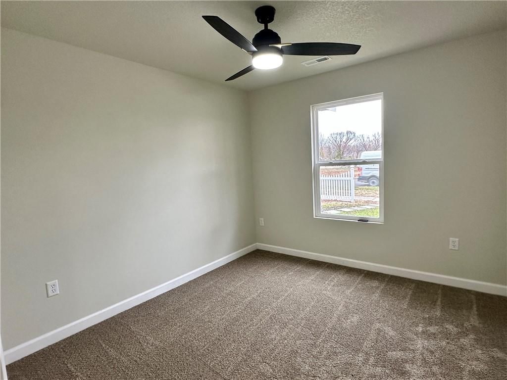 810 N Locust Street — photo 13