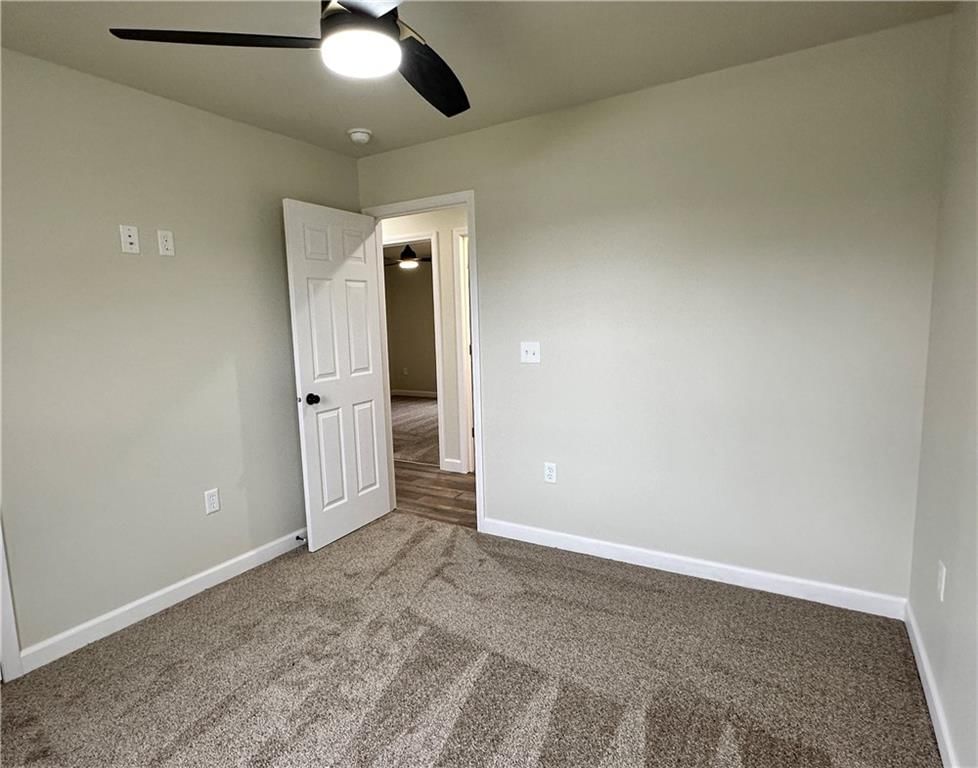 810 N Locust Street — photo 15