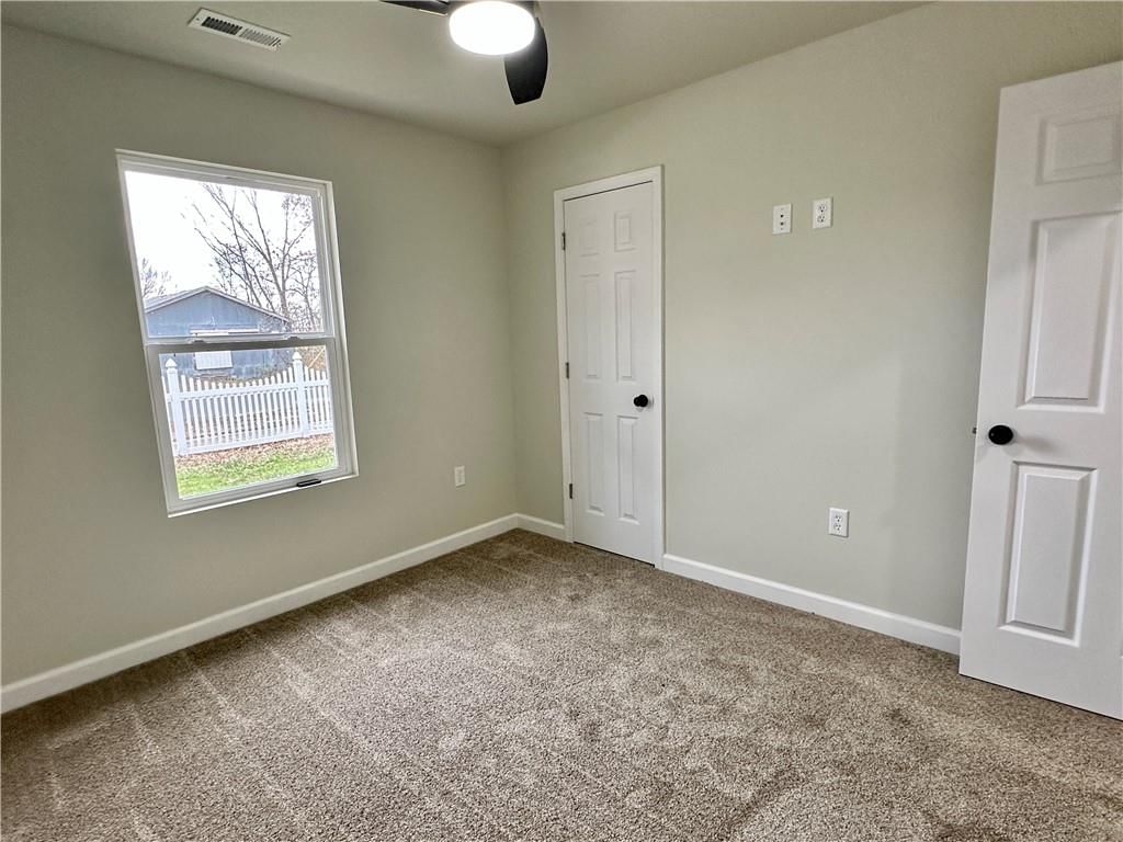 810 N Locust Street — photo 16