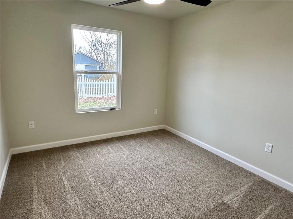 810 N Locust Street — photo 19