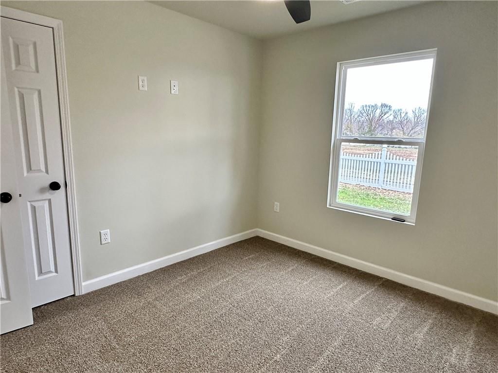 810 N Locust Street — photo 20