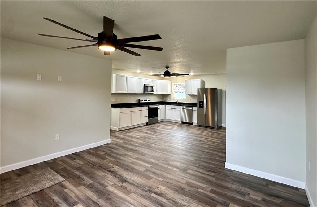 810 N Locust Street — photo 3