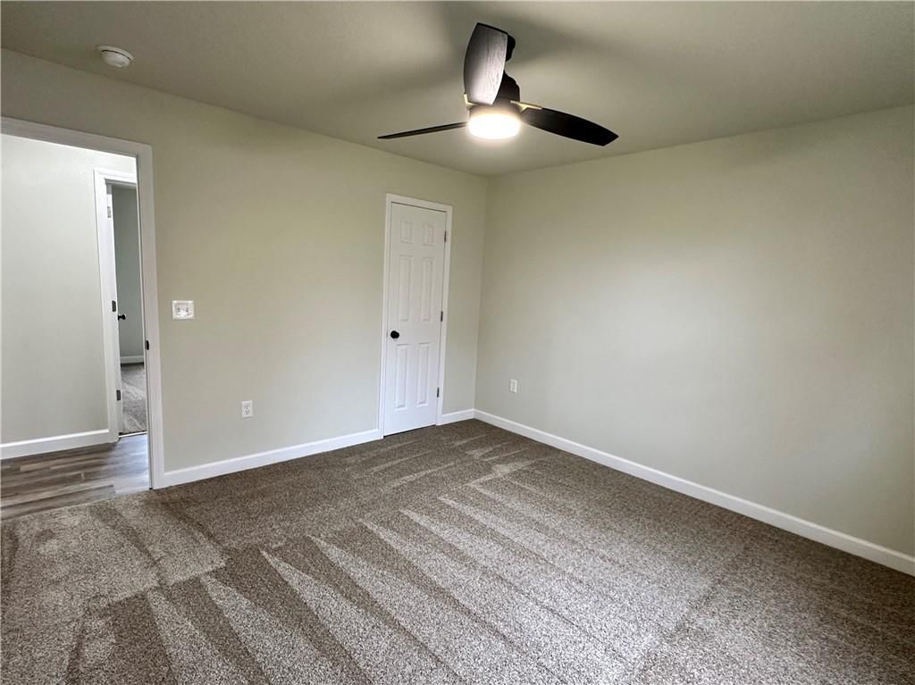 810 N Locust Street — photo 24