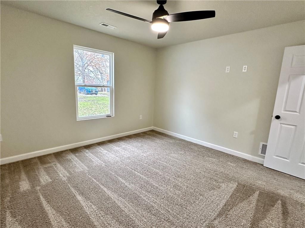 810 N Locust Street — photo 26
