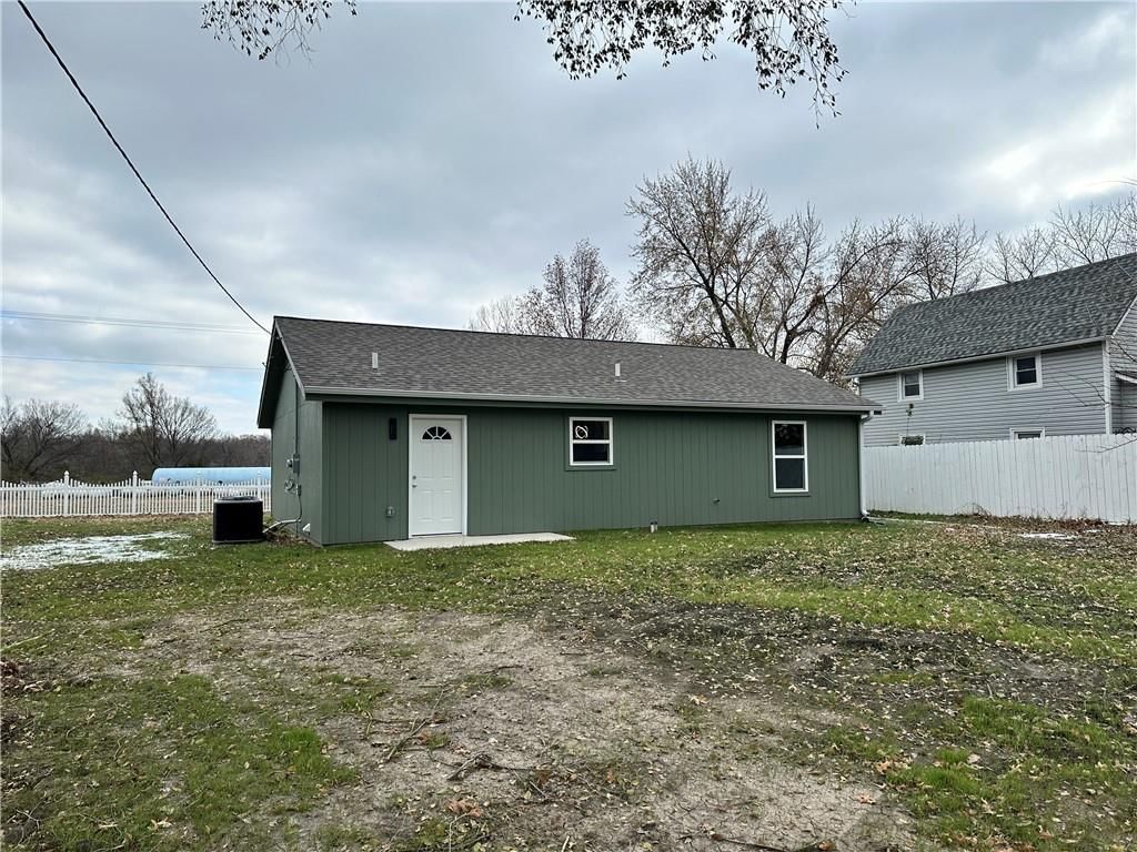 810 N Locust Street — photo 27