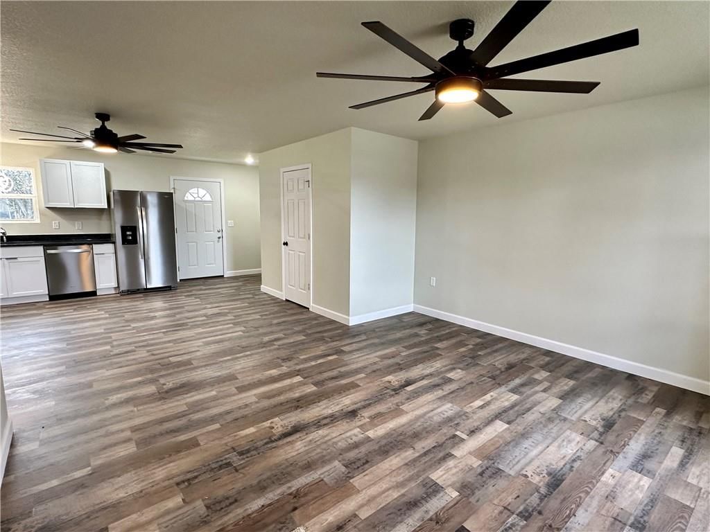 810 N Locust Street — photo 4