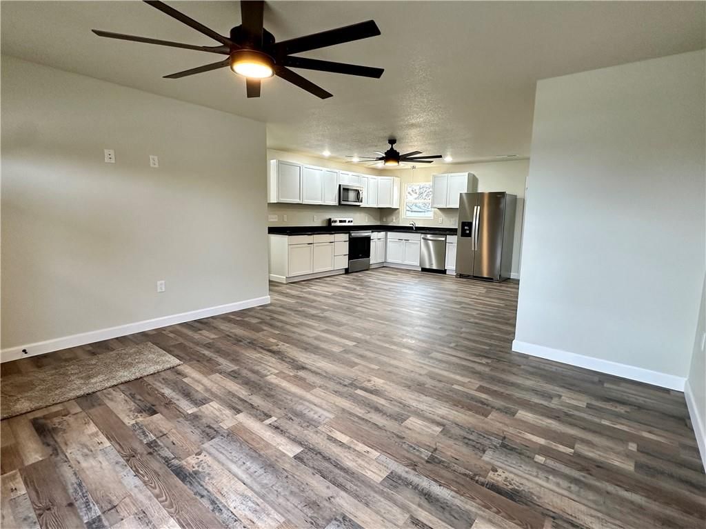 810 N Locust Street — photo 5