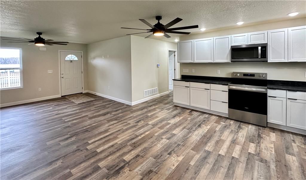 810 N Locust Street — photo 9