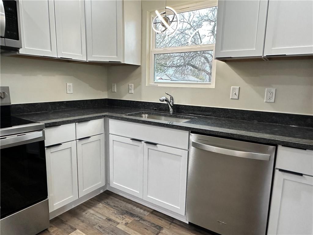 810 N Locust Street — photo 10