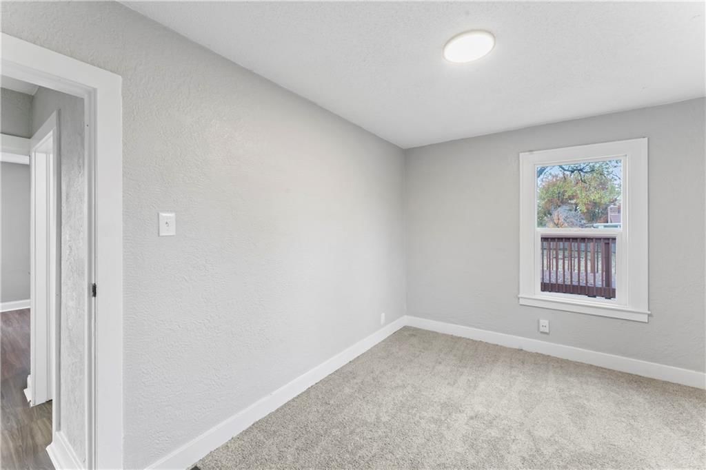 738 E College Street — photo 22