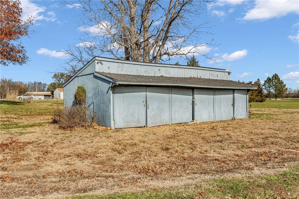1005 N 1138 Road — photo 44