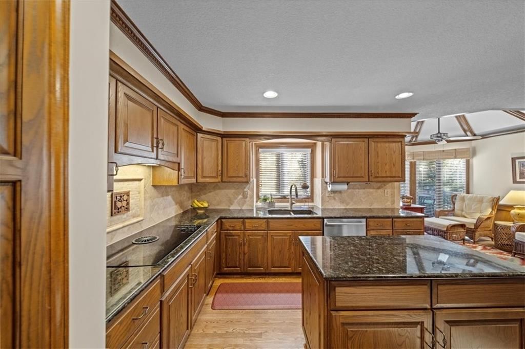 4403 W 125th Terrace — photo 8