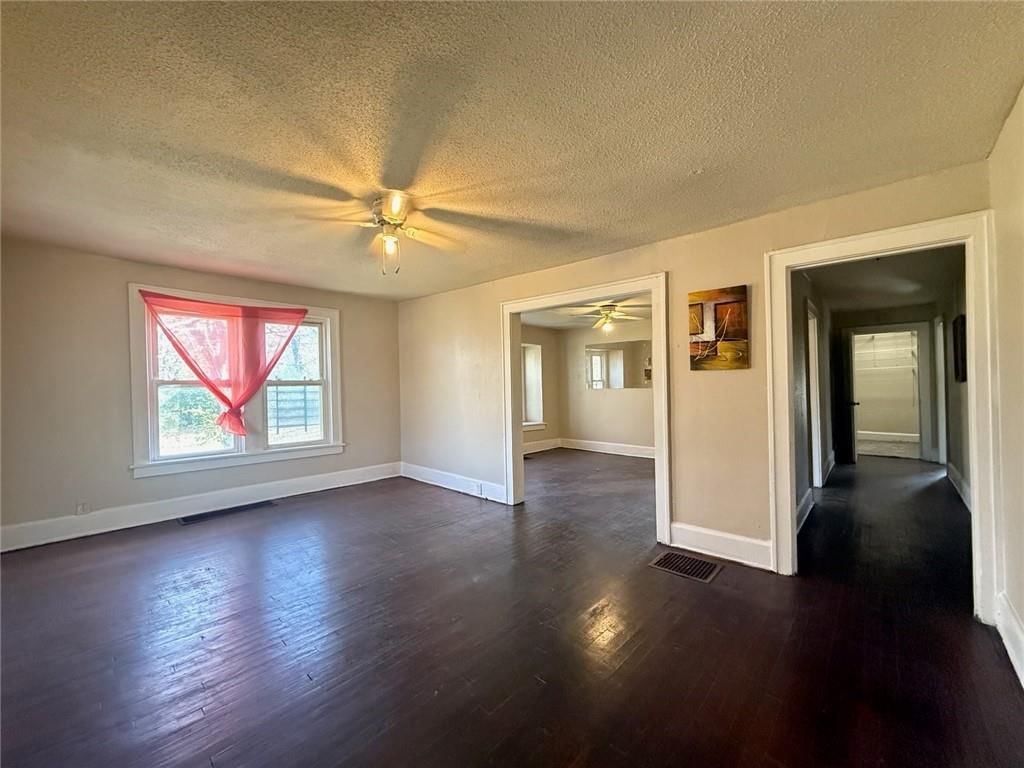 3005 E 54th Street — photo 2