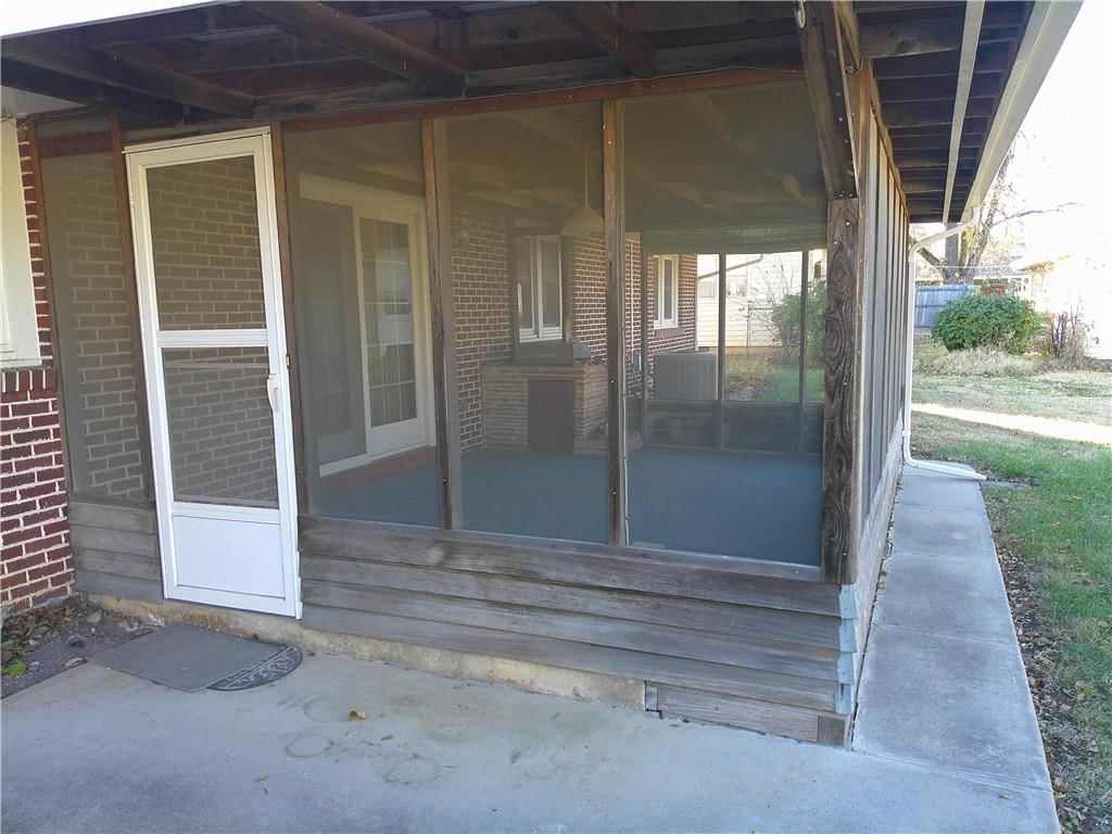 1308 W Fifth Street — photo 30
