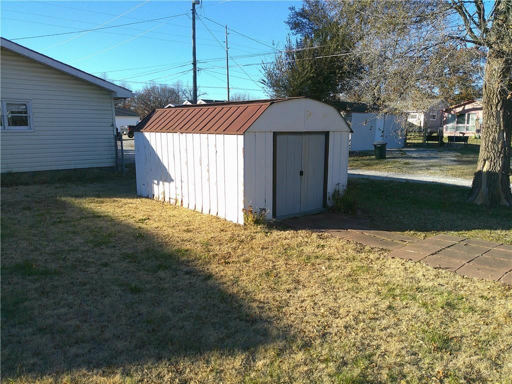 1308 W Fifth Street — photo 31