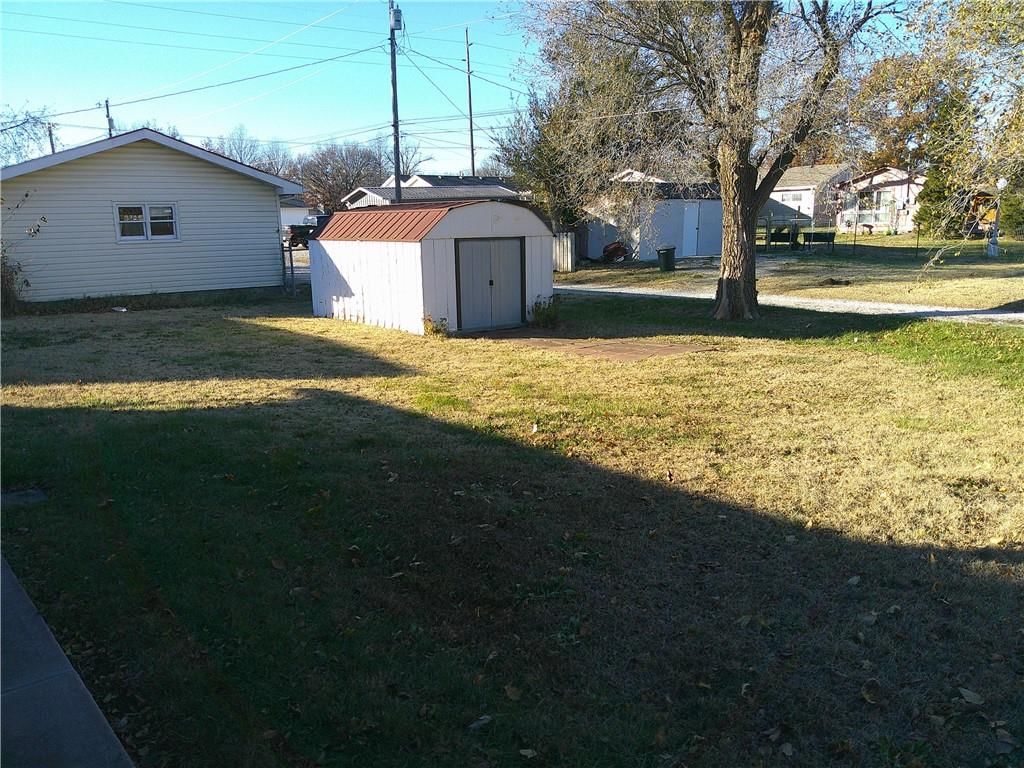 1308 W Fifth Street — photo 33
