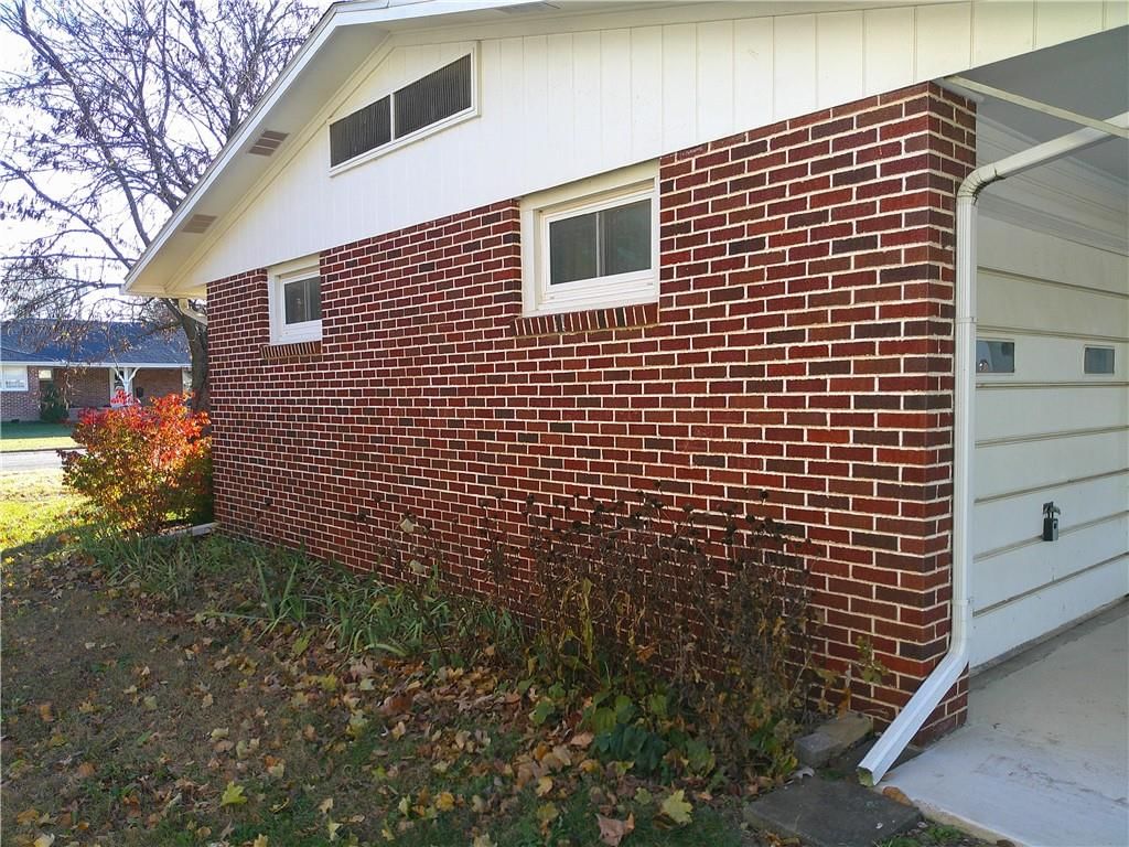 1308 W Fifth Street — photo 34