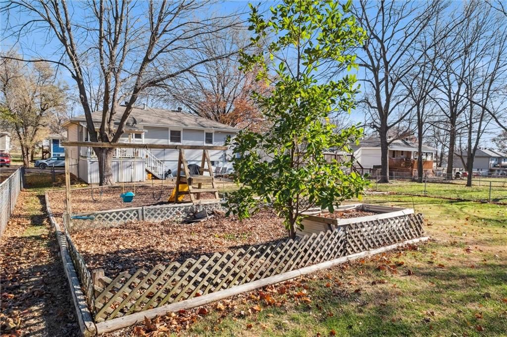 405 S Franklin Street — photo 25
