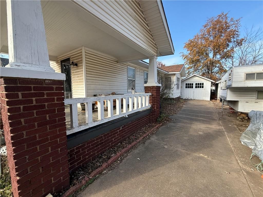 210 W Martin Street — photo 18