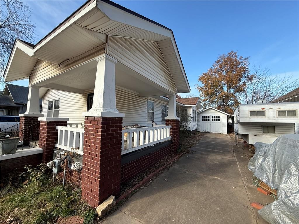 210 W Martin Street — photo 21