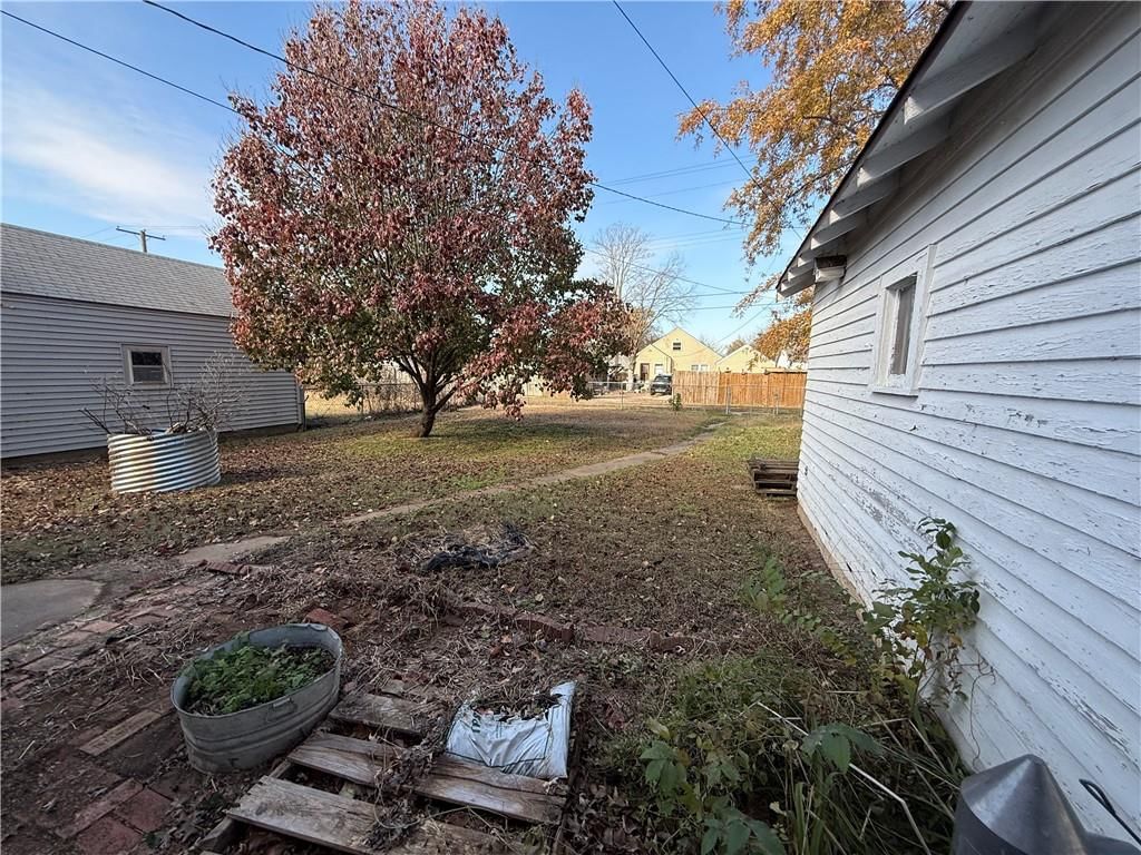 210 W Martin Street — photo 26