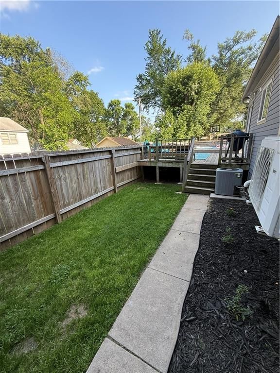 323 W 6th Street — photo 31