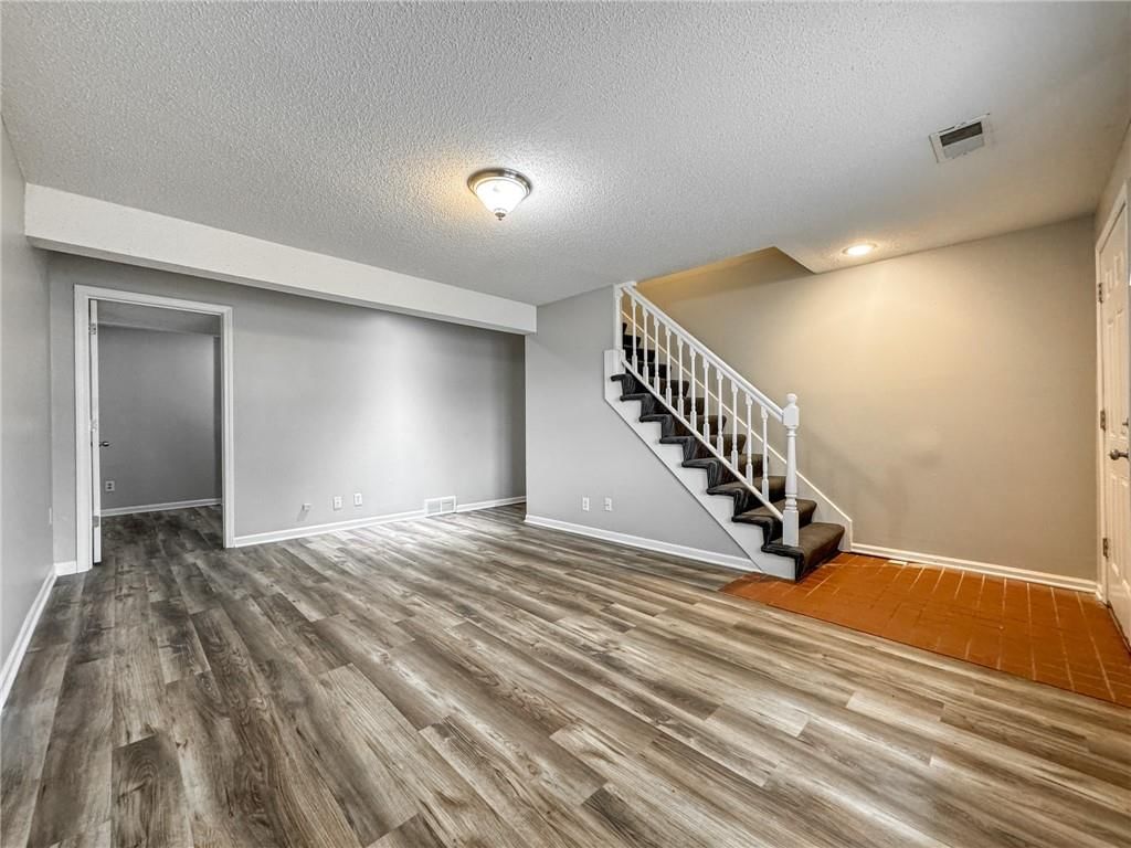 902 W Forest Drive — photo 2