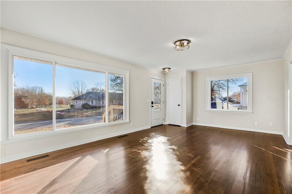 712 Country Club Drive Street — photo 5