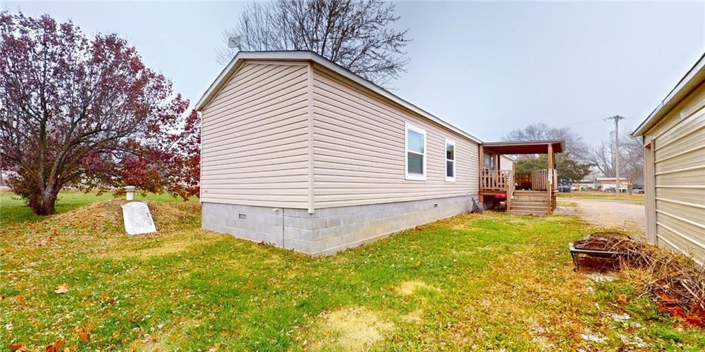 422 E Elm Street — photo 3