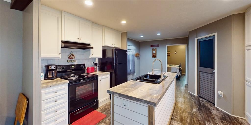 422 E Elm Street — photo 8